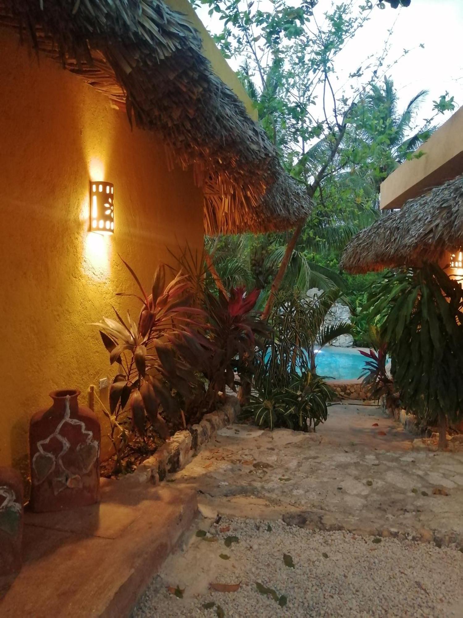 Suites De Piedra Y Colores En Chichen Itza ピステ エクステリア 写真